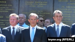 2015 წლის 24 ივლისი. ტიერი მარიანი (შუაში) - იმ დროს საფრანგეთის პარლამენტის წევრი პარტიიდან „კავშირი სახალხო მოძრაობისათვის“ (UMP) - რუსეთის ანექსირებულ ყირიმს ეწვია და მიესალმა „ყირიმის პარლამენტის სიმამაცეს“. ეს ევროპიდან საპარლამენტო დელეგაციის პირველი ვიზიტი იყო ყირიმში.