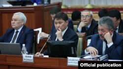 Члены правительства в парламенте.