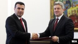 Архивска фотографија - Лидерот на СДСМ Зоран Заев му го достави на претседателот Ѓорге Иванов доказот за обезбедно парламентарно мнозинство за формирање влада. 