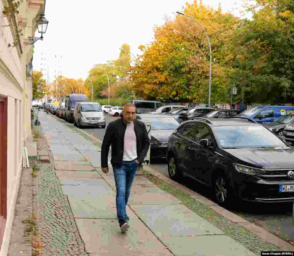 Деца во Западен Берлин во 1968 година си играат покрај ѕидот што ја преполови улицата Себастијан.