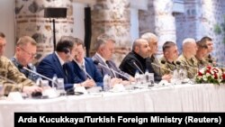 Delegația ucraineană la prima rundă de negocieri de pace din Turcia, pe 16 mai 2025