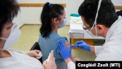 Oltás a tiszavasvári idősotthonban, 2021. január 28.