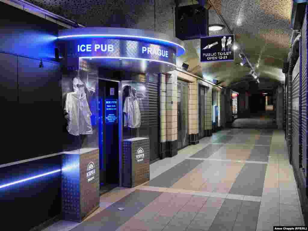 Познати места за забава, каде обично врие народ навечер.