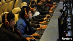 Илустрација: Интернет кафе во Кина.