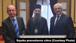 Poglavar SPC Porfirije sa liderima crnogorskog Demokratskog fronda Milanom Kneževićem (L) i Andrijom Mandićem u Patrijaršiji u Beogradu, 12. mart