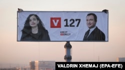 Pano zgjedhore e Vjosa Osmanit dhe Albin Kurtit. 