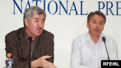 Лидеры оппозиции Амиржан Косанов и Болат Абилов. Алматы, 24 сентября 2008 года.