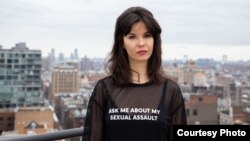 Štajnfeld je za RSE navela da se sada javilo još svedoka, "devojaka koje su doživele različite vidove Lečićevog nasilja, čija su svedočenja ponuđena Tužilaštvu". 