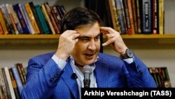 Михаил Саакашвили обрушился с критикой на Тбилиси и Киев, обвинив правительства двух стран в сговоре с целью избавиться от него