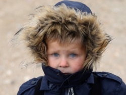 Pedesetak djece čiji su roditelji iz BiH i dalje je u dva kampa u Siriji. Jedan od njih je i dječak s fotografije koji je u kampu Roj s majkom i troje braće i sestara.