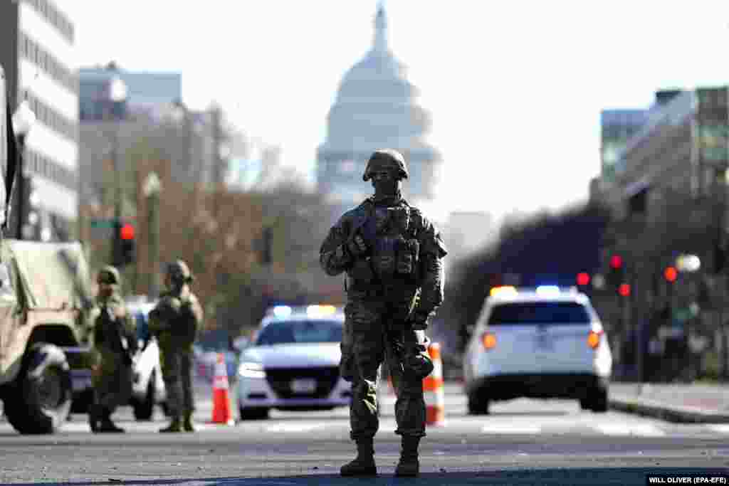 Pripadnici američke vojske u Washingtonu 19. januara. Nastavljaju se pripreme za inauguraciju izabranog predsednika Joea Bidena koja se održava 20. januara.