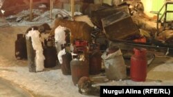 Газовые баллоны, вынесенные на улицу после взрыва в кафе. 21 февраля 2021 года.