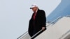 Presidenti amerikan, Donald Trump, duke zbritur nga aeroplani presidencial. Kanada, 15 qershor 2025. 
