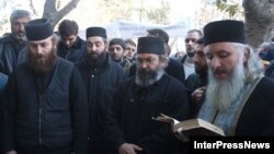 Нескончаемая череда скандалов вокруг патриарха и церкви все больше склоняет наблюдателей к мысли, что власти перед выборами в 2020-м решили полностью контролировать ГПЦ