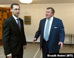 Varga Mihály nemzetgazdasági miniszter és Nyikolaj Koszov, a szovjet alapítású Nemzetközi Beruházási Bank (IIB) elnöke, 2016. június 23-án