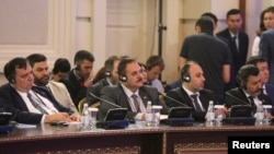 Члены делегации сирийской оппозиции на переговорах в Астане