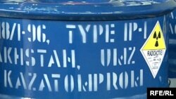 Бочка с радиоактивным материалом на складе Ульбинского металлургического завода. 