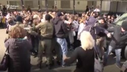 Полицаите срещу жените