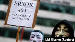 Accesul liber la internet s-a înrăutățit pentru utilizatorii din 30 de țări în ultimul an, potrivit Freedom House. 