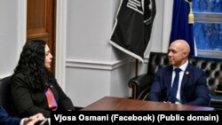Predsjednica Kosova Vjosa Osmani i predsjednik Odbora za spoljne poslove u Predstavničkom domu Brian Mast, februar 2025.