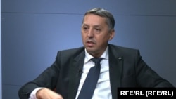 Ministrul Educației, Daniel David, a solicitat realizarea unui nou studiu, după ce a fost acuzat că ar fi trimis presei informații cenzurate.