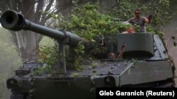 Ukrajinski vojnik na američkom M109 u borbama protiv ruskih snaga, Donjeck, Ukrajina, juni 2022.