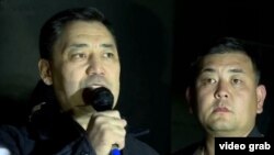 Садыр Жапаров и Мелис Аспеков на одном из митингов во время октябрьских событий 2020 года.