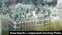 Apartamentul de la Londra care se află în centrul controversei din jurul omului de afaceri rus Igor Șuvalov (marcat cu roșu) 