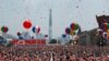 Na ovoj fotografiji koju je distribuirala ruska državna agencija Sputnik, ljudi puštaju balone u zrak dok ruski predsjednik Vladimir Putin i sjevernokorejski vođa Kim Džong Un prisustvuju ceremoniji dočeka na Trgu Kim Il Sung u Pjongjangu 19. juna 