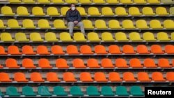 Utakmice će se vjerovatno kad počnu, očekuju fudbalski stručnjaci, igrati bez publike