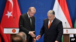 Президентът на Турция Реджеп Тайип Ердоган и министър-председателят на Унгария Виктор Орбан.