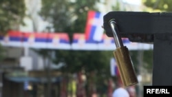 Katanac na radnji u Severnoj Mitrovici, arhivska fotografija. 1. 7. 2019.