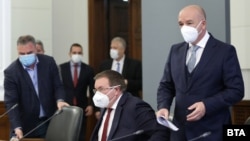 Ангел Кунчев, Костадин Ангелов и Венцислав Мутафчийски по време на редовния брифинг, посветен на ситуацията с пандемията в страната.