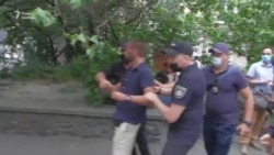 У Києві під час протесту біля посольства Білорусі затримали кількох осіб – відео