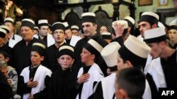 Dervishët gjatë një ceremonie fetare në Prizren.