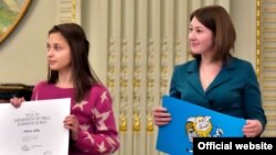 Cele două studente la jurnalism...