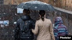 Vjerovatno najkontroverznije je smanjenje naknade za majke sa troje i više djece koje će biti smanjene za 22 do 25 posto