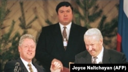 Finlandë - Presidenti amerikan George Bush dhe lideri sovjetik Boris Yeltsin më 1997.