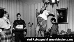 Brezsnyev lánya asztalon táncol - orosz hétköznapok anno, ahogyan még nem láttuk