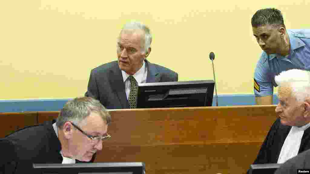 Ratko Mladić u sudnici Haškog tribunala, 16. maj 2012. 