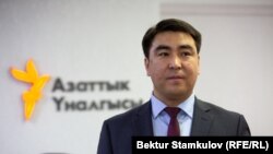 Жанар Акаев.