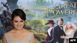 Мила Кунис през 2013 г. 