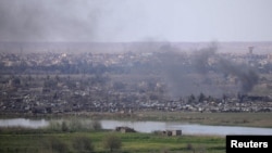 Dim iznad sela Baguz, Sirija