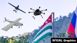 Украинские беспилотники, флаги России и Абхазии (иллюстративный коллаж)