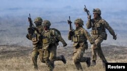 Trupele NATO participă la exercițiile de antrenament Steadfast Dart 2025 în România, pe 19 februarie.