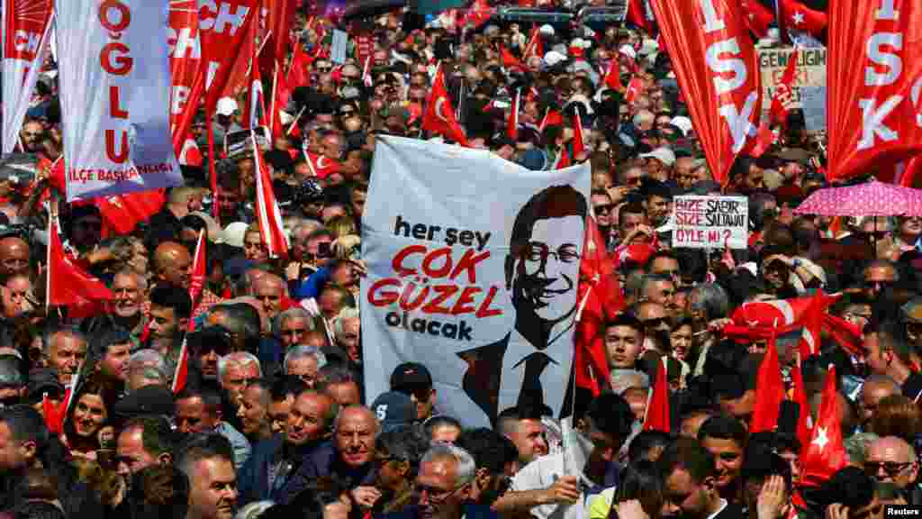 „Börtönbe zárhatnak és próbára tehetnek, amennyit csak akarnak, a nemzet megmutatta, hogy minden csapdát és összeesküvést szétzúz” – írta a bebörtönzött ellenzéki politikus a levelében