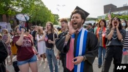 Miting în sprijinul studenților străini la campusul Universității Harvard din Boston, Massachusetts, pe 27 mai 2025.