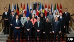 Poslednji susret lidera država članica NATO saveza, uz prisustvo Volodimira Zelenskog, predsjednika Ukrajine, koja nije članica saveza. U Londonu, 2. marta 2025. godine.