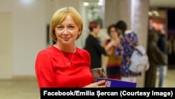 Jurnalista Emilia Şercan anunţă, joi, că magistraţii de la Curtea de Apel Bucureşti au decis redeschiderea dosarului ei de kompromat. 