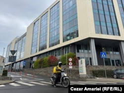 Complexul de birouri Floreasca Park unde are sediul Banca de Investiții și Dezvoltare România este prezentat drept „cea mai verde clădire de birouri” din București.